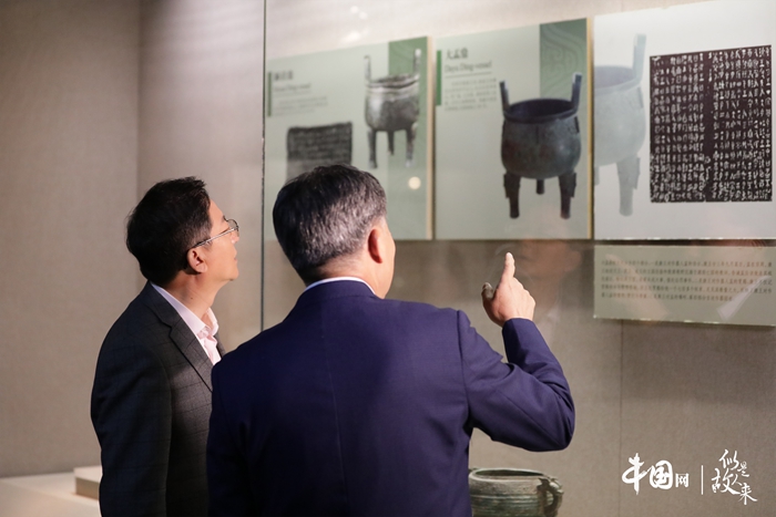 汉字篇： 王晓辉与黄德宽参观殷墟遗址