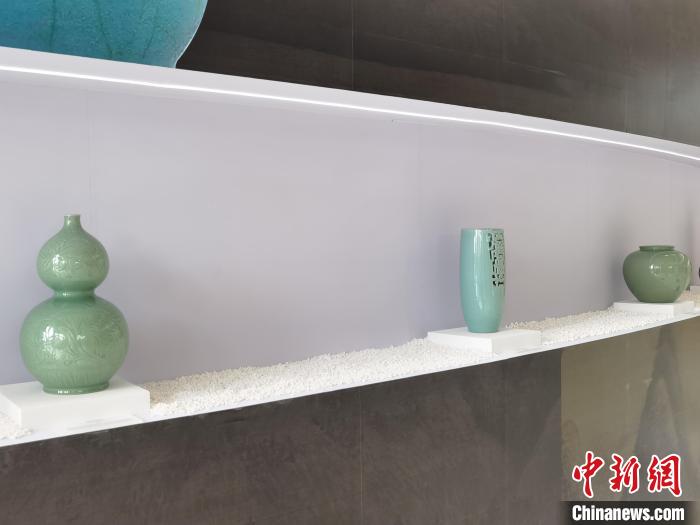 青瓷艺术品周健摄