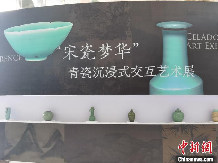 展览现场周健摄