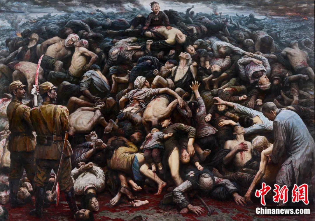 现藏于侵华日军南京大屠杀遇难同胞纪念馆的巨幅油画《南京大屠杀》在2015年被评定为抗战类国家一级文物。受访者供图