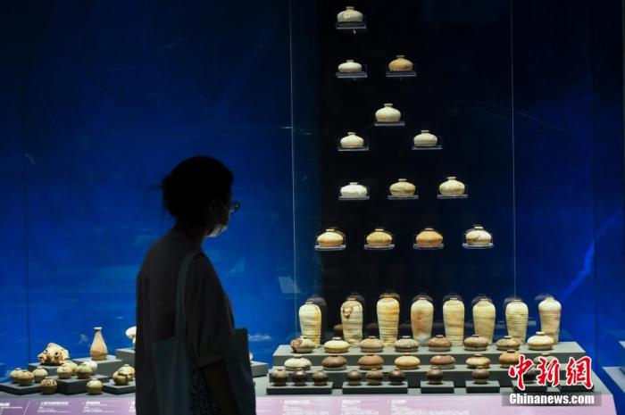 图为游客在中国(海南)南海博物馆参观。 <a target='_blank' href='/' >中新网</a>记者骆云飞摄